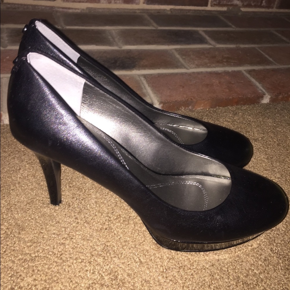 New Size 10 Tahari black high heels